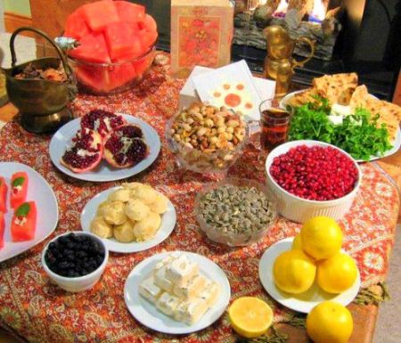 تزئین سفره شب یلدا به روش سنتی