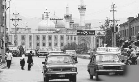 22 نفر در یک باجه تلفن ! تصاویر دیدنی