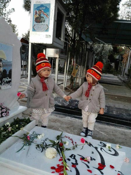 سنگ مزار هدیه دختران دوقلوی ایرانی به پدرشان! عکس