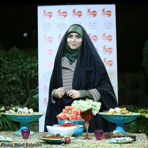 عکس های داغ و دیدنی بازیگران در شب یلدا (1)