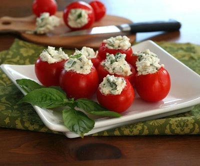 سفره آرایی با تزئین زیبای گوجه فرنگی (تصاویر)