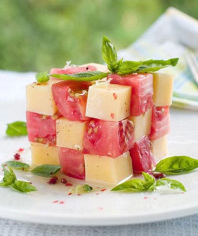 سفره آرایی با تزئین زیبای گوجه فرنگی (تصاویر)