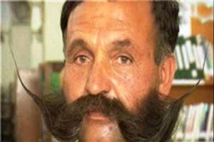 مردی که بخاطر سبیل هایش باعث ترس تبهکاران شد! عکس مردی که بخاطر سبیل هایش باعث ترس تبهکاران شد! عکس