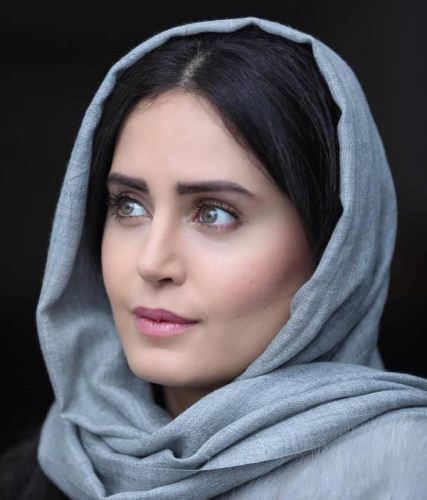 عکس های دیدنی بازیگران جذاب در نمایشگاه بهاره افشاری