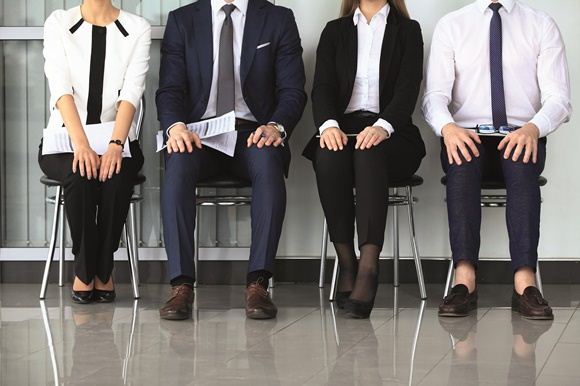 شخصیت شناسی از نحوه نشستن شما و دوستانتان با تصاویر