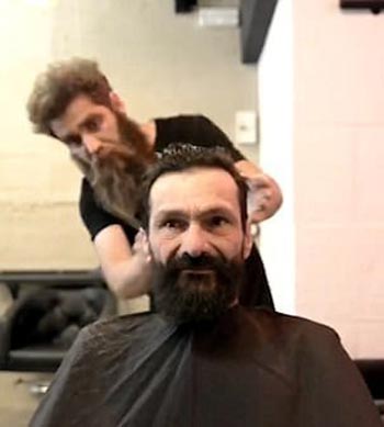 چهره دیدنی مردی قبل و بعد از آرایش پس از 25 سال کارتون خوابی!