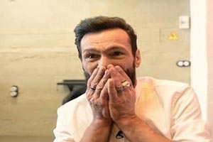 چهره دیدنی مردی قبل و بعد از آرایش پس از 25 سال کارتون خوابی!