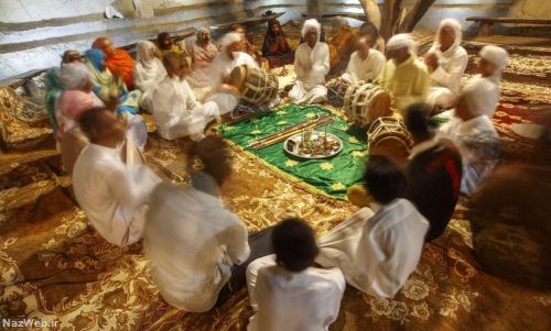 تصاویر و ماجرای عجیب معامله زنان با اجنه !!