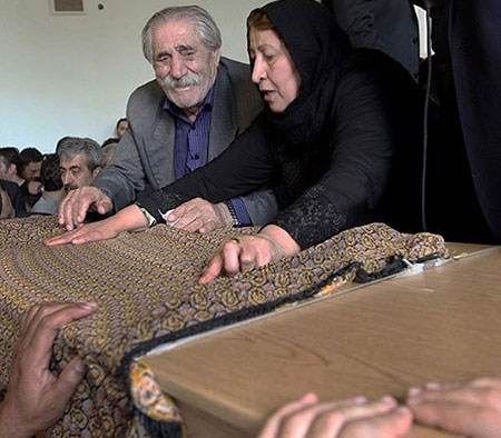 عکس های بازیگران با چهره های گریان در سومین روز مرگ عارف لرستانی