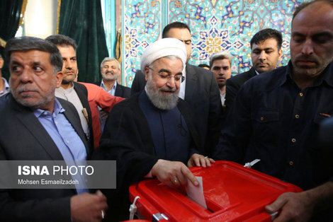 تصاویر داغ حسن روحانی پای صندوق رای