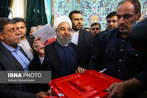 تصاویر داغ حسن روحانی پای صندوق رای