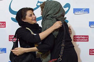 شیطنت دو خانم بازیگر کشور جنجالی شد (عکس) شیطنت دو خانم بازیگر کشور جنجالی شد (عکس)