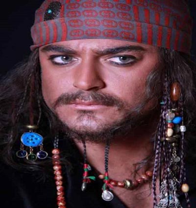 شباهت عجیب رضا گلزار به دزدان دریایی کارائیب (عکس)