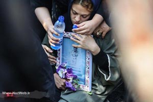 تصاویر مراسم تکان دهنده لحظه خاکسپاری #بنیتا تصاویر مراسم تکان دهنده لحظه خاکسپاری #بنیتا