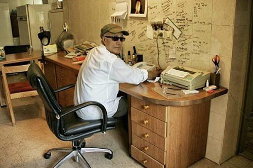 دیوار نوشته های عجیب کیا رستمی (تصاویر)