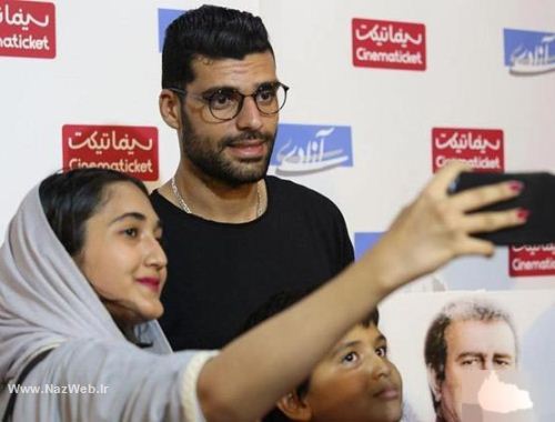 سلفی جلف دختران پرسپولیسی با بازیکنان پرسپولیس (تصاویر)