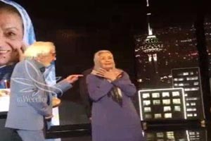 کلیپ بوسه جمشید مشایخی به ژاله علو در جشن تولد 90سالگی کلیپ بوسه جمشید مشایخی به ژاله علو در جشن تولد 90سالگی
