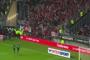 فیلم لحظه حادثه در بازی فوتبال لوشامپیونا + تصاویر فیلم لحظه حادثه در بازی فوتبال لوشامپیونا + تصاویر
