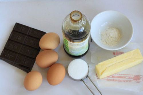 طرز تهیه لاوا کیک شکلاتی مغز دار با تصاویر