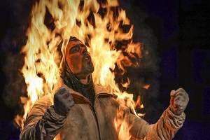 آتش گرفتن هنرمند معروف ایرانی در هالیوود + عکس