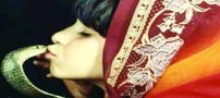 بوسه های جنجالی شاه دختر ایران بر زبان سلطان مار سمی جهان