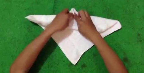 تزئین تصویری حوله به شکل کوسه برای سیسمونی + فیلم