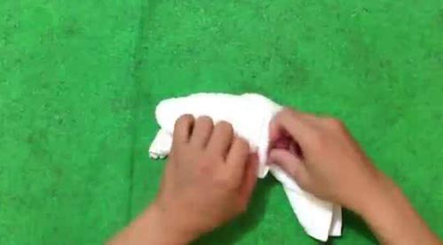 تزئین تصویری حوله به شکل کوسه برای سیسمونی + فیلم