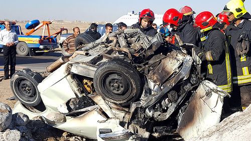 عکس های وحشتناک تصادف یک زوج جوان با مینی بوس