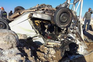 عکس های وحشتناک تصادف یک زوج جوان با مینی بوس عکس های وحشتناک تصادف یک زوج جوان با مینی بوس