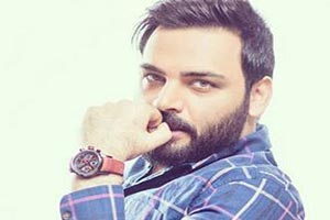 واکنش جالب احسان علیخانی به شوخی لیسانسه ها با او + تصاویر واکنش جالب احسان علیخانی به شوخی لیسانسه ها با او + تصاویر