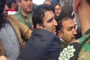 فیلم حمله خانواده داغدار مسافران هواپیما به وزیر راه فیلم حمله خانواده داغدار مسافران هواپیما به وزیر راه