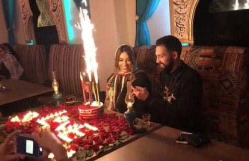 عکس های عاشقانه و جلف محسن افشانی و همسرش سویل تیانی خیابانی در ملاء عام!