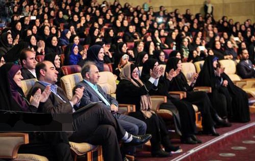 رقص جنجالی دختران در حضور شهردار تهران به مناسبت روز زن/ فیلم