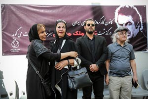 مراسم باشکوه و بی نظیر خاکسپاری ناصر ملک مطیعی با حضور بازیگران و مردم مراسم باشکوه و بی نظیر خاکسپاری ناصر ملک مطیعی با حضور بازیگران و مردم