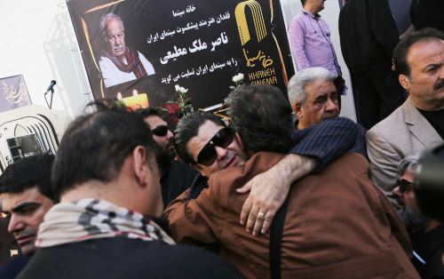 مراسم باشکوه و بی نظیر خاکسپاری ناصر ملک مطیعی با حضور بازیگران و مردم