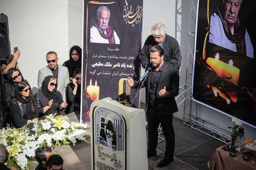 مراسم باشکوه و بی نظیر خاکسپاری ناصر ملک مطیعی با حضور بازیگران و مردم