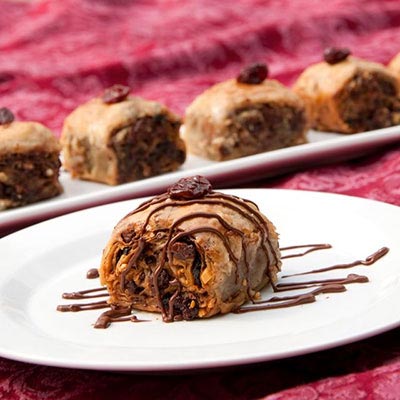 دستور تهیه باقلوای آلبالو شکلاتی بسیار مقوی و خوشمزه