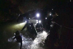 مدت زمان شوکه کننده نجات نوجوانان گرفتار در غار تایلند! فیلم مدت زمان شوکه کننده نجات نوجوانان گرفتار در غار تایلند! فیلم