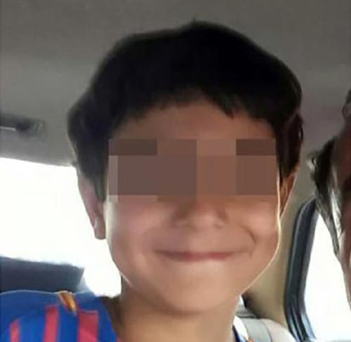 حمام کردن عجیب و وحشتناک این پسر توسط پدرش + عکس