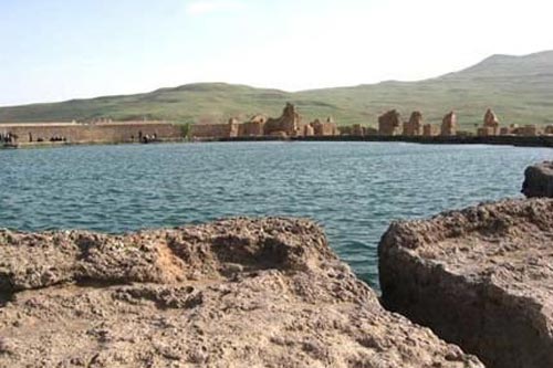 تخت سلیمان و کوه اسرارآمیز سلمیان چیست + فیلم و تصاویر