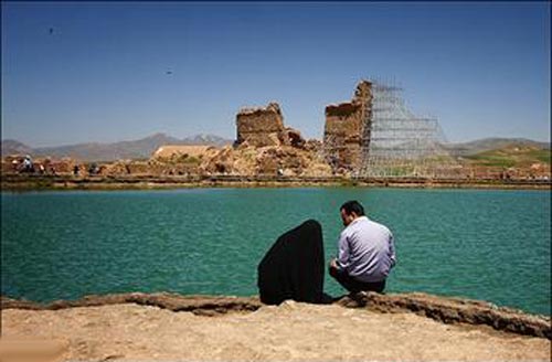 تخت سلیمان و کوه اسرارآمیز سلمیان چیست + فیلم و تصاویر