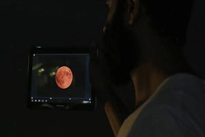 عکس های بی نظیر طولانی ترین خسوف قرن از برج میلاد + ماه خونین