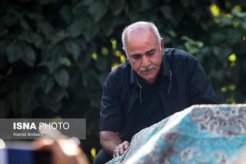 تصاویر بازیگران سیاه پوش در مراسم خاکسپاری عزت اله انتظامی