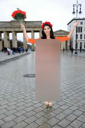 گل فروشی مدل آلمانی با بدنی برهنه همه را شوکه کرد (تصاویر)