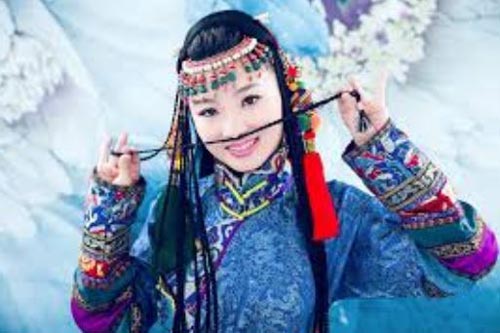 دختری که بخاطر زیبایی و خوشگلی گدایی می کند! + تصاویر