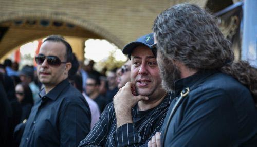 چهره غمگین هنرمندان و بازیگران در مراسم خاکسپاری حسین عرفانی