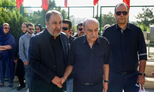 چهره غمگین هنرمندان و بازیگران در مراسم خاکسپاری حسین عرفانی