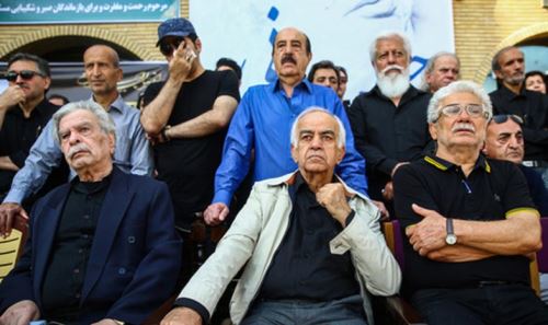 چهره غمگین هنرمندان و بازیگران در مراسم خاکسپاری حسین عرفانی