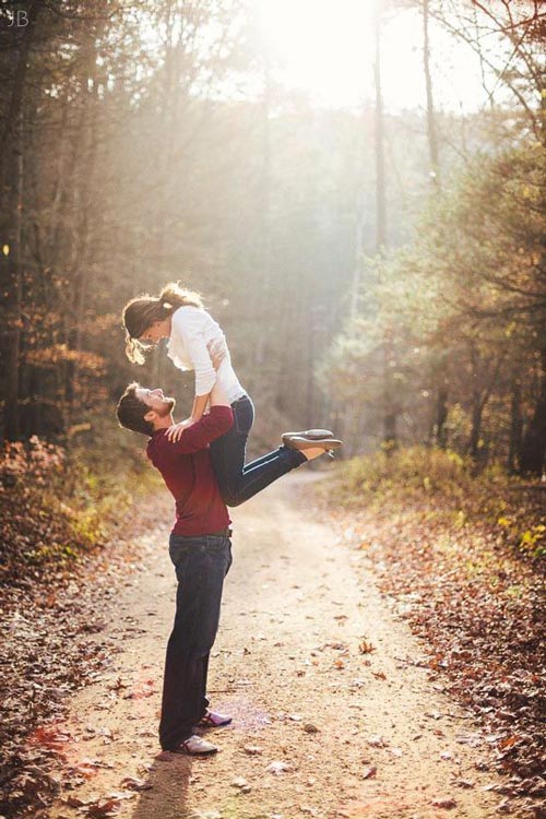 تک جمله های عاشقانه و زیبای پاییزی + ژست های عاشقانه دو نفره
