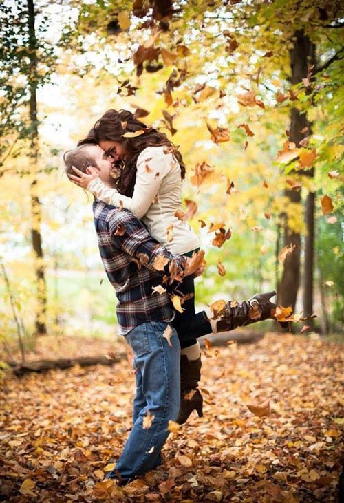 تک جمله های عاشقانه و زیبای پاییزی + ژست های عاشقانه دو نفره